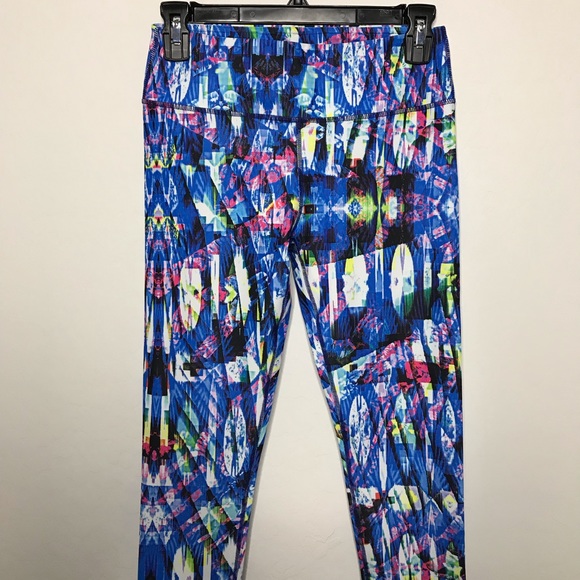 Fabletics Salar Capri “Reef” High Waist Capri XS - Picture 3 of 5